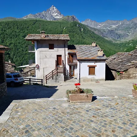 Alle Sorgenti Del Fiume Po *