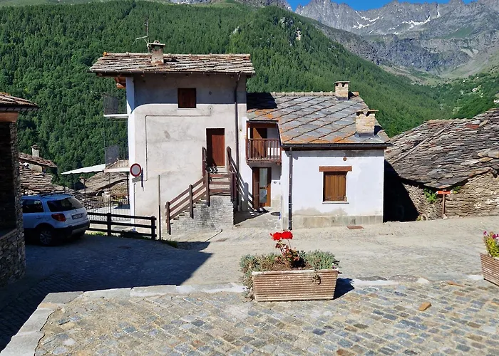 Alle Sorgenti Del Fiume Po *